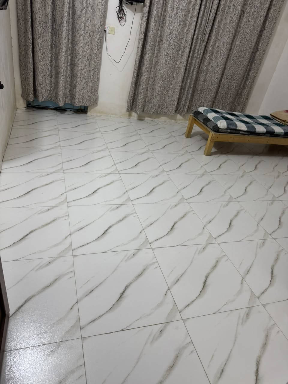 السلام عليكم ورحمة الله وبركاته  بيت للبيع  في كربلاء في حي القد س 100متر خلف بترومين  قرب مدرسه الكلمه الطيبه   البيت طابق ونص  طابوصرف125 وبي مجال  الي يحب يستفسر يتصل على هذا الرقم  *********** وهذا الرقم الثاني ***********
