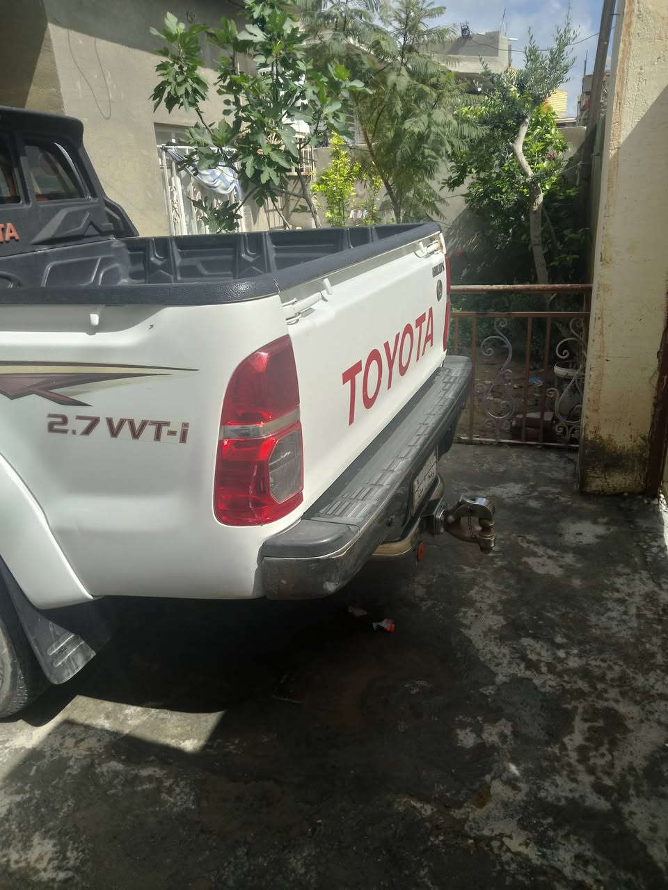 تويوتا هايلوكس موديل  2014 كفاله من اي حادث رقم واسط السعر  235 وبي مجال  ***********
كير أوتوماتيك
