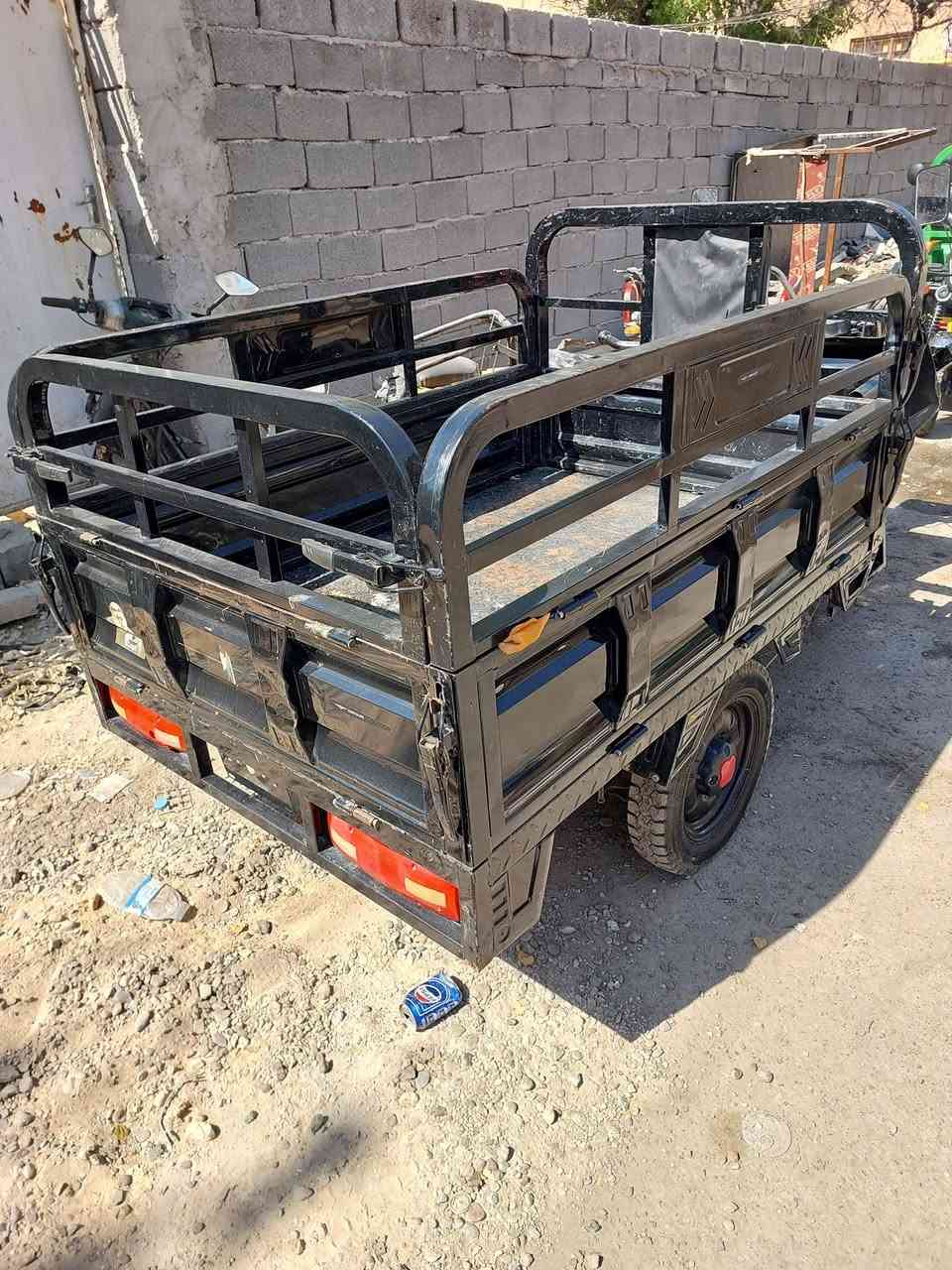 البيع مابيه اي نقص جاهزه بطاريات كبار الحجم الكبير موديل 2025 سعر 950 سكن بغداد متواجد خاص او هاذه رقمي تحياتي ***********
