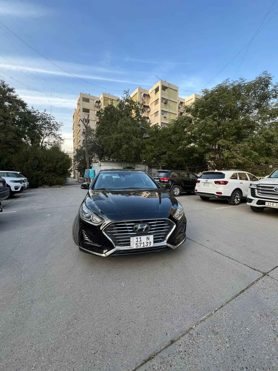 سلام عليكم سوناتا 2018 سبورت سياره جديده جدا كلين سياره بدون حادث فقط جاملغ امامي ايمن بارد بدون ضربه بدون صبغ بدون تبديل سياره فول مواصفات للخير                         مواصفاته                                                                        كشنات كهرباء                                                                 كشنات جلد                                                                    كشنات تدفئه وتبريد                                                         بردات خلفيه                                                                    بصمه تشغيل                                                                   بصمه ابواب                                                                        رادار امامي كامرات                                                            شاشه كبيره                                                                      سياقه ذاتيه                                                                        تحكم ستيرن                                                                        ويل رياضي حجم 19                                                           فتحه سقف                                                                        كشن خزن                                                                        ستيرن رياضي                                                                       دبل صالنصه                                                                      سايد بريك دكمه                                                                   اوتو هولد                                                                                    وبعد بيه مواصفات هواي اخوان سياره نضيفه جدا كل نقص مابيه كامله من كلشي وماشيه قليل رقم بغداد مكاني بغداد رقم الهاتف ***********
