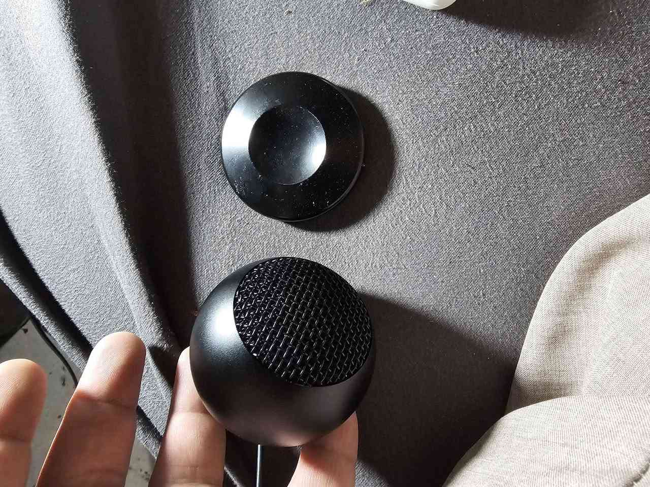 هذا الجهاز عبارة عن ميكروفون مكثف مكتبي بمنفذ USB مصمم للاجتماعات والألعاب، والدردشة.

يتميز الميكروفون بنمط التقاط صوتی شامل الاتجاهات  بزاوية 360 درجة، مما يسمح له بالتقاط الصوت من جميع الاتجاهات بوضوح

يأتي بتصميم سهل التوصيل والتشغيل (Plug and Play) مع قاعدة معدنية دائرية لتثبيته على النجف, العراق


**إذا كنت صاحب هذا الإعلان وتريد حذفه لأي سبب، رجاءا أرسل رسالة إلى الدعم الفني**