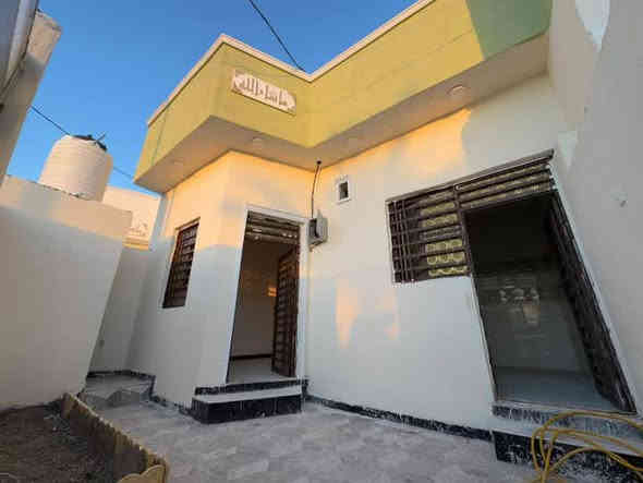 دار سكن للبيع 🏠 
#المساحة :: 100
#السعر :: 53مليون وبي مجال بسيط 
طابو صرف زراعي المالك عراقي 🇮🇶
#البناء_حديث_جاهز_للسكن 💯
شط لعرب الجزيرة شارع لفيروزيه 
#الخدمات :: ماء كهرباء مدارس سناتر 
منطقة سكنية والبناء فيها منظم وحديث
#تستلم_بيتك_عند_المكاتبة
#المحتويات ::  وصحيات خارجية وحديقة
وأستقبال وصالة ومطبخ  وصالة معزولة
وموزع غرف وغرفتين منام وصحيات داخلية ومنور 
#خارطة_مميزة_وسعر_مناسب
……….
#للأستفسار :: *********** البصرة
