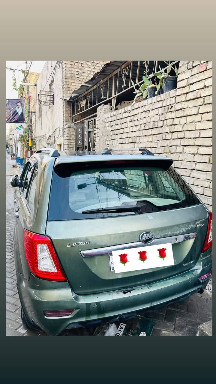 ليفان للبيع لون زيتوني رقم بغداد من شركه مباشر الي كير عادي بيها ضربه وحده ابو ستوته ضرب جاملغ وعمرته نضيفه مكان بغداد *********** سياره نضيفه جدا كشنات جلد سعرها 60بيها مجال جدا قليل
