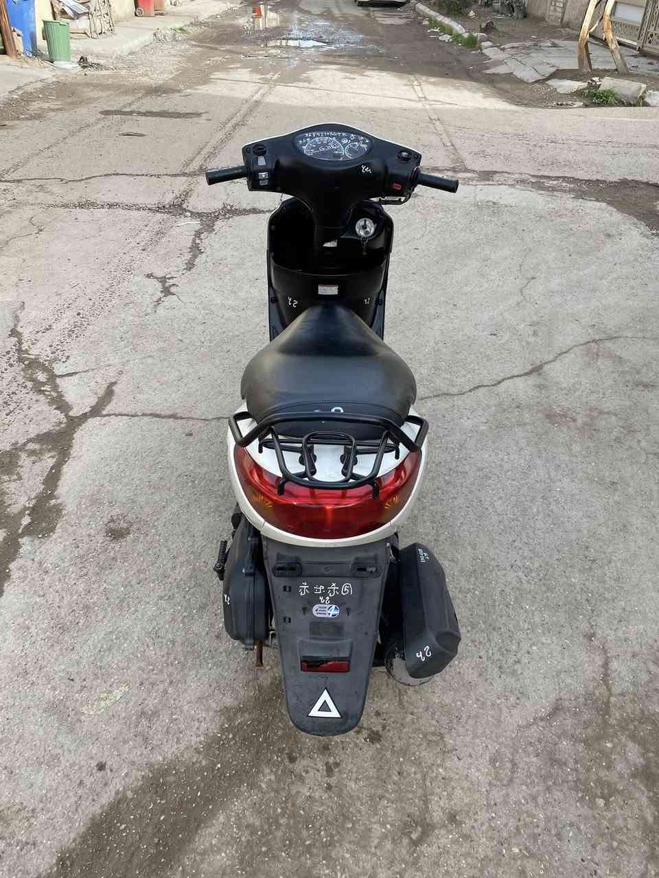 سلام عليكم للبيع دراجه اكزز ياباني حديث نوزل خطين دراجه رمبه ستان كهربائي جاهزه بدون اي نقص مكفول كفاله عامه ماشيه (10)الف حقيقي اوراق كامله دراجه جديده بمعنى الكلمه سعرهة (مليون و150) وبيهة مجال بسيط شراي يتصل على رقم (***********) مكاني بغداد الغزالية
