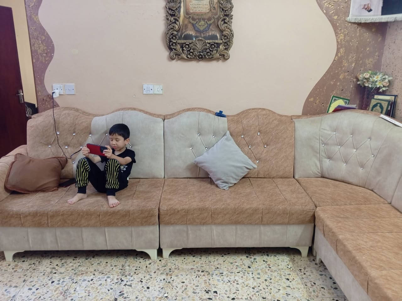 ديوان للبيع تركي وعراقي ‏‪***********‬‏ على رقم المكان حي السكر ‏‪***********‬‏
