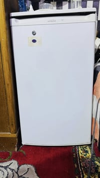 ثلاجة صغيرة • نظافة 90٪ • حي الموظفين