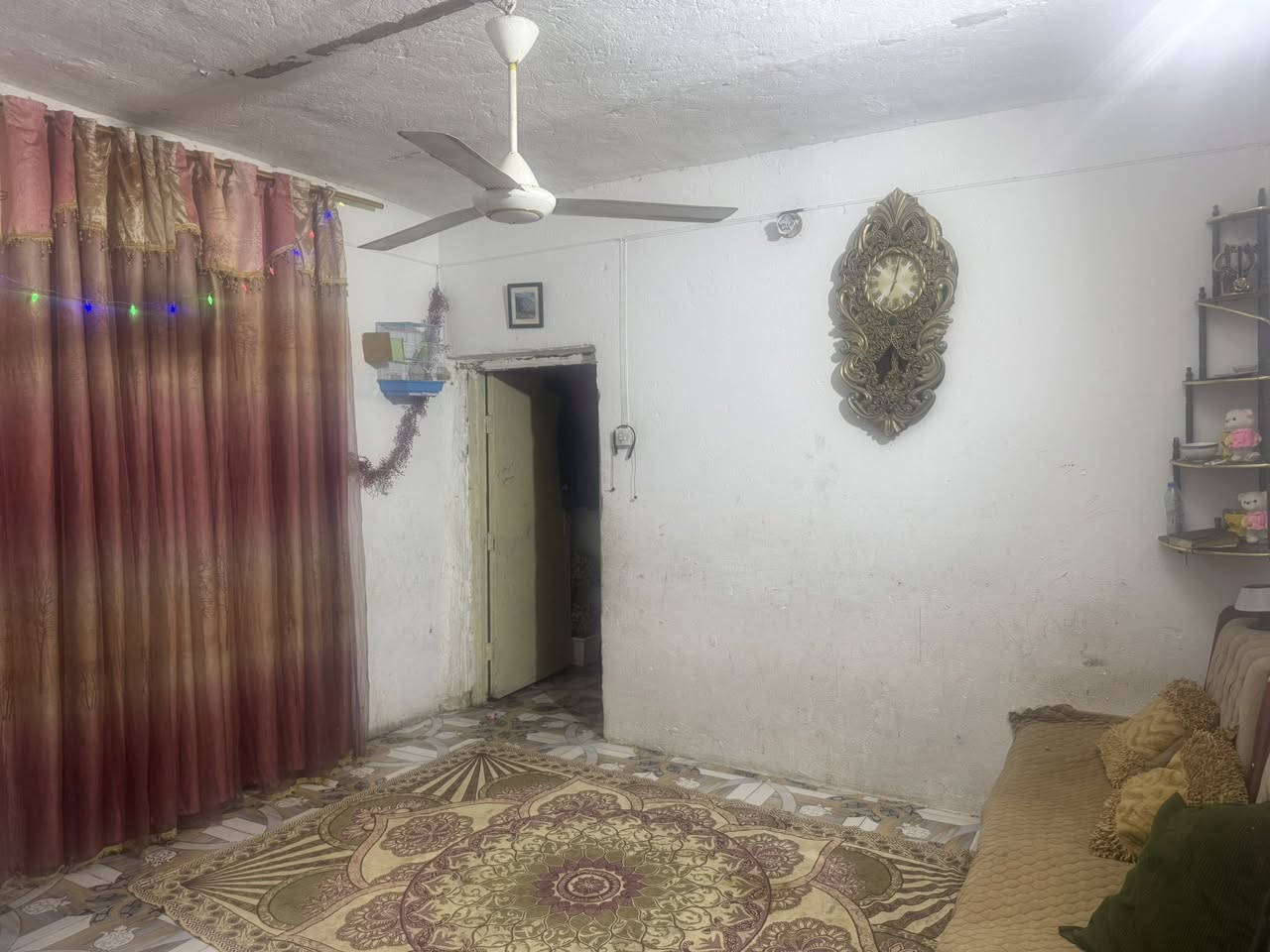 سلام عليكم بيت للبيع سعره مناسب
حله سيف سعد 

البيت يحتوي ع غرفه صاله مطبخ مساحه كليه ١٠٠

مسجل بل طابو صرف مجاري بلباب مي كهرباء 

خدمات كامله يبعد عن شارع عام ٥٠٠متر تقريب 

والي يشري يشتري جار سعر ٣٠وبي مجال 

***********
