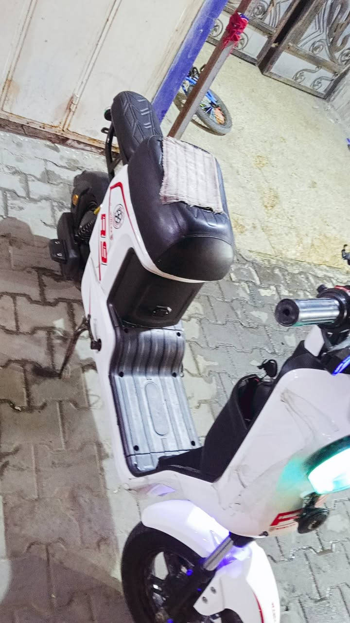 درجه شحن ارتسعه
R9 السعر 300 بيه بطاريه خربانه مكان بصره 
وياه شاحنة وسله ومرايات وسويج 
***********
