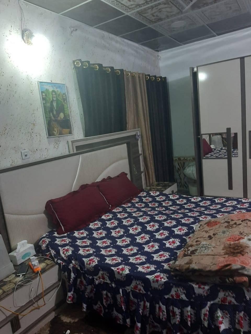السلام عليكم بيت تجاوز للبيع خلف جامع الصدرين الزعفرانية مساحه 65 م غرفه كبيرة وهول وملحقات قريب على الشارع العام مقابيل البيوت الطابو منطقة حلوة السعر 26 وبيه مجال قليل تحياتي. 
***********
