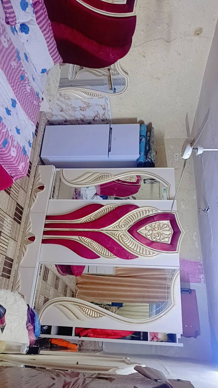 دار البيع م 100 طابق واحد غرفه نوم وصاله ومطبخ واستقبال مدخلين البيت كل الخدمات موجوده 
***********
سعر 68
الغرير المدخل خلف مستشفى الزهراء الاهلي 
شارع عريض 11متر
