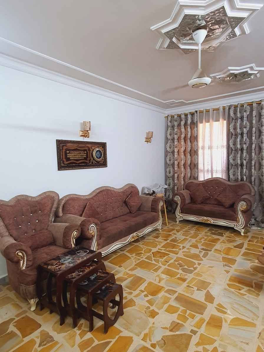 تخم قنفات مميز السعر 475 و بيها مجال 
(يحتوي على قنفتين كبار و كرسيين و ستوته)
الحالة: مستعمل نظيف جداً، الإسفنج والخشب بحالة ممتازة وقوية، والقماش جديد و محافظ على رونقه. بغداد, العراق


**إذا كنت صاحب هذا الإعلان وتريد حذفه لأي سبب، رجاءا أرسل رسالة إلى الدعم الفني**
