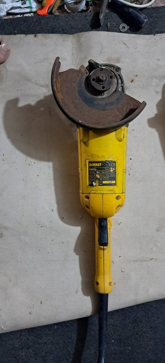 السلام عليكم كوسرات اصليات شغالات شرط الفحص مكان مدينة الصدر للاستفسار خاص او الاتصال يوجد توصيل ***********
