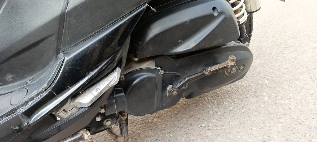 السلام عليكم دراجة اف اس كلش نظيفة كلشي شغال سلف كهربائيات عدادات مكينة تخبل نهضه وسرعه شرط وسعره بلاش 350 ناصريه المركز مستعجل ع بيع ***********
