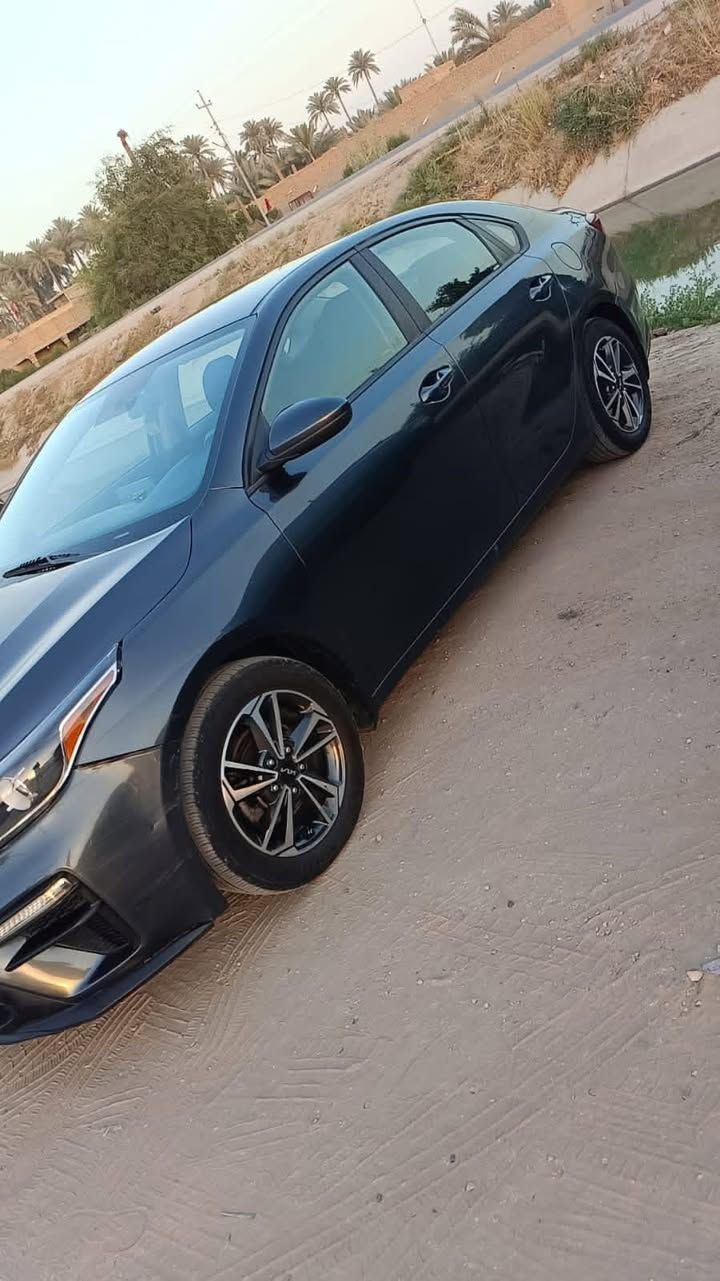 السلام عليكم كيا فورتي گير عادي 2019  سياره جاهزه وخير من الله حادثها بنيد فقط رقم بغداد السعر 125 مكاني بعداد للتواصل***********
