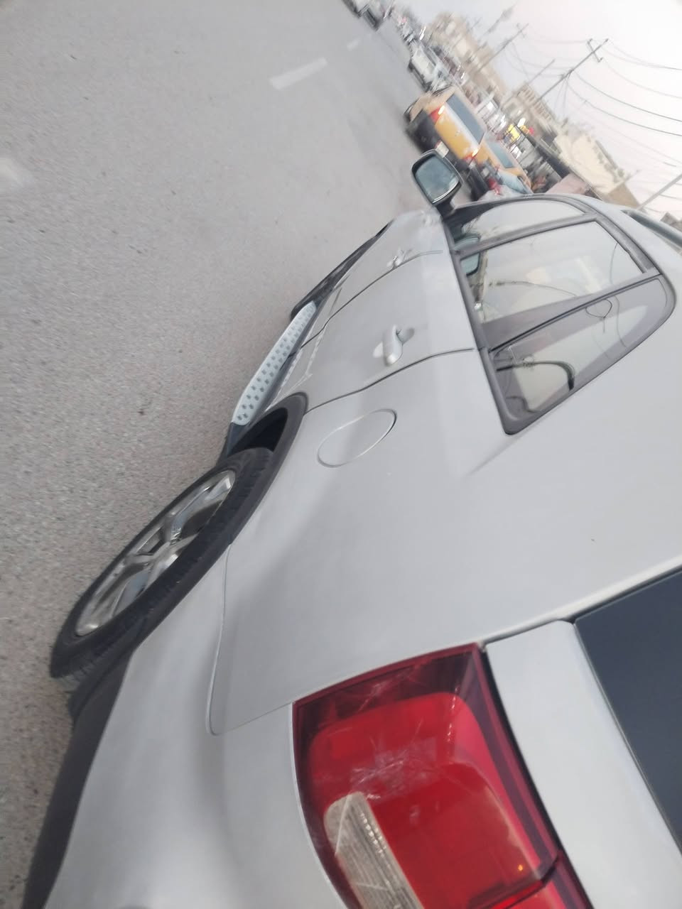 سلام عليكم سياره سيراتو 2014 خليجي البيع جاهزه حداديه تبريد تدفئه تخم تاير مكينه وكير كله شرط سياره جاهزه كهربائيات كله شغاله مابيه نقص برغي بيه كصت قماره فقط وبيبان ثنين مبدله مكلف بل نشر *********** مكان سياره سماوه قضاء الخضر
