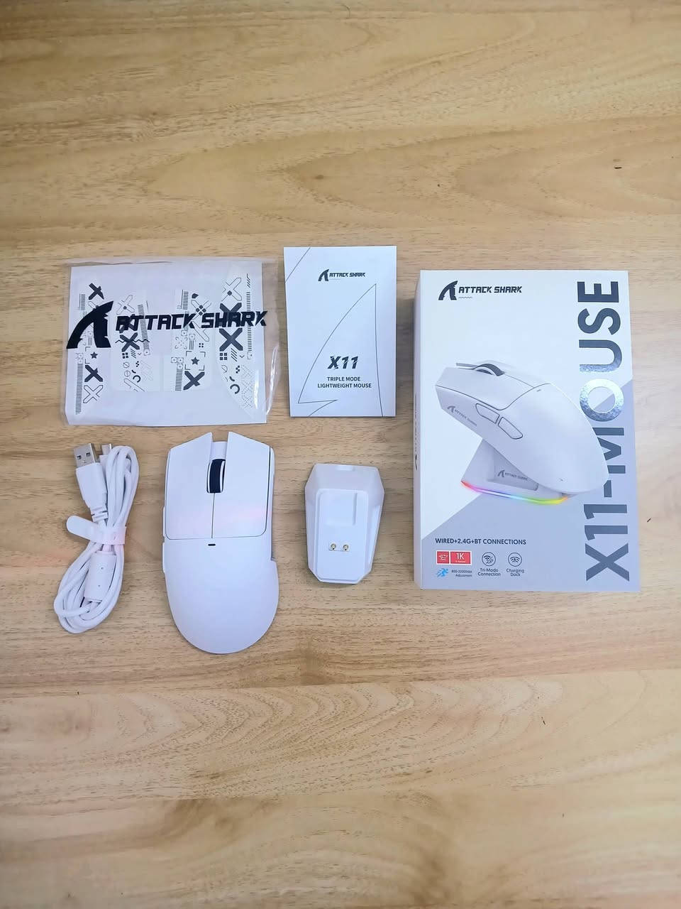 ATTACK SHARK X11 ماوس
السلام عليكم ورحمه الله وبركاته 
ماوس احترافي لون ابيض جديد ممفتوح ولا مستخدم نهائياً مواصفاته كالاتي:
المستشعر PAW3395 ( أقوى مستشعر للألعاب )
الوزن خفيف جداً (63) جرام للتحكم السريع والدقيق.
الاتصال يدعم 3 أنماط
 (Wireless 2.4G / Bluetooth /سلكي Type-C)
المفاتيح Huano Pink Dot 
الإضافات قاعدة شحن مغناطيسية (RGB) مريحة جداً
للشحن السريع البطارية أداء ممتاز يدوم طويلاً
السعر : 40 الف دينار عراقي
الموقع : بغداد حي الجهاد وموجود توصيل


**إذا كنت صاحب هذا الإعلان وتريد حذفه لأي سبب، رجاءا أرسل رسالة إلى الدعم الفني**