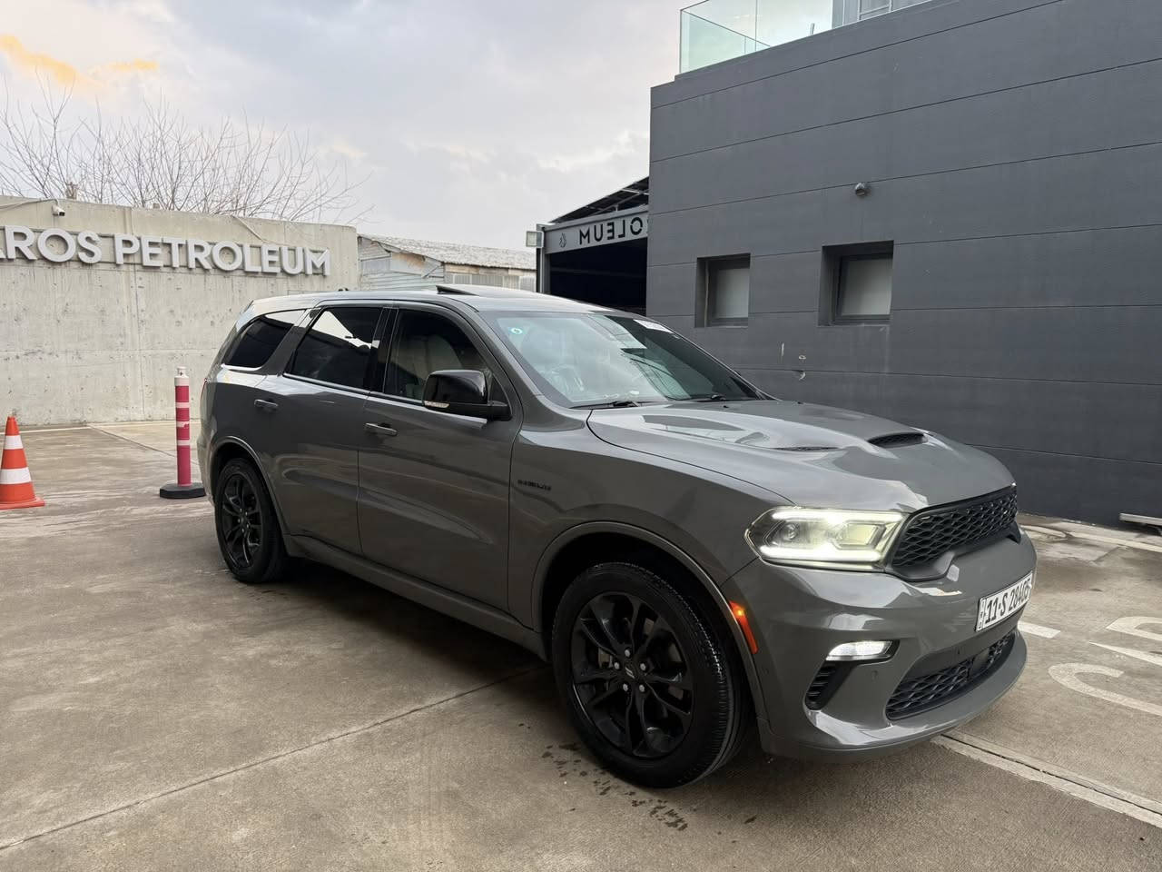 ‏‎ماشاءالله تبارك الرحمن 
*********** 📞 
للبيع دوج دورنكو 
موديل ٢٠٢٢
مواصفات فوول فوول 
RT Max 
بصمه ، فتحه ، كشنات تبريد تدفئه ، كهرباء و خزن ، كشنات الكنتارا ، كشنات خلفي VIP ، شاشه جبير ، رادار امامي و خلفي و جانبي بعد بيها هواي مواصفات 
ماشيه فقط ٣١ حقيقي 
بس جاملغ خلفي صبغ و قبغ سنوق مبدل بلادي 
محرك V8 5.7L
سياره بدون ١ دينار مصرف
لون مميز سمنتي 
رقم بغداد و باسمي تحويل مباشر 
سعر / ٣٣٤ و بيها مجال 
مكان/ سليمانيه 
*********** 📞
