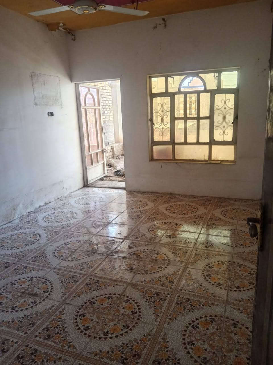 //دار للبيع المساحه//250/متر طابو ----صرف طابقين 

حله شارع //80/ حي العسكري قرب مدرسة الرحمان 

يبعد عن شارع الرئيسي //200/متر قريبه علا المدرسه 

موقع حلو البيت متروك ينباع سعر قطعه خدمات كامله 

مجاري تبليط قيد الانشاء بيت خمس غرف نوم بي 

//للاستفسار//***********

/السعر ------مناسب سعر قطعه
