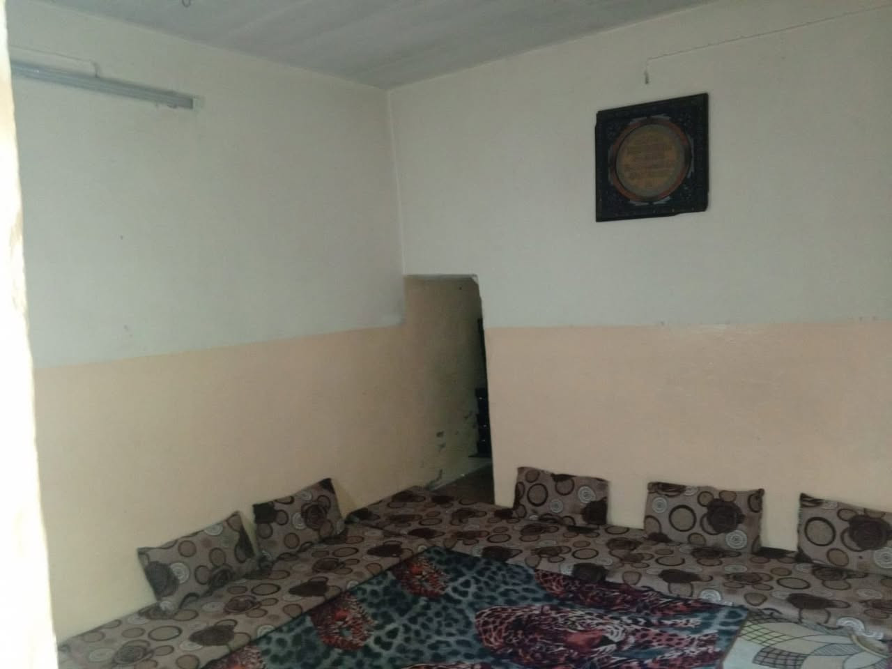 السلام عليكم دار للبيع مساحه 60 متر  الوجه 7 سند ملك صرف
الموقع حي الكرامه قرب مدرسة جابر ابن حيان 
السعر 42 
***********
