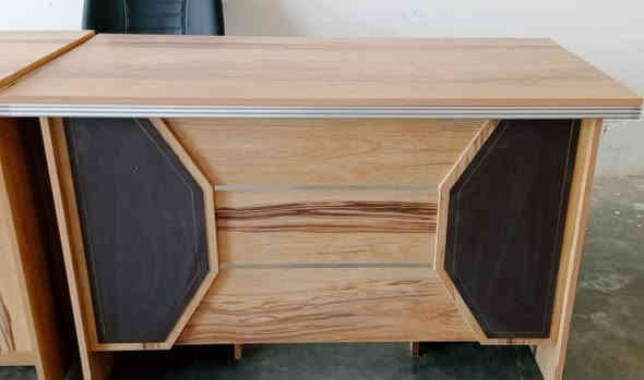 معرض الفهد للأثاث المنزلي 
 متوفر : ميز مكتب مع كرسي جلد ... بأسعار مناسبة
العنوان: الرمادي التأميم مجاور راشي رشيد 
مقابل تانكي ام عمار 
يوجد توصيل داخل الرمادي فقط
للاستفسار الاتصال على الرقم:***********
