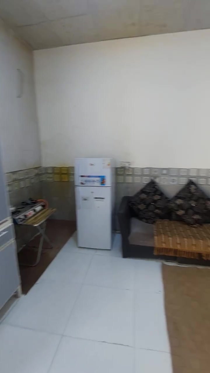 شقه ارضيه للايجار مؤثث موظفين او طلاب السعر ٦٠٠الف مع السحب ٤ امبير الموقع الدوره ابو طياره الزراعي شارع ليمونه بالبدايه الاستفسار اتصال ***********
