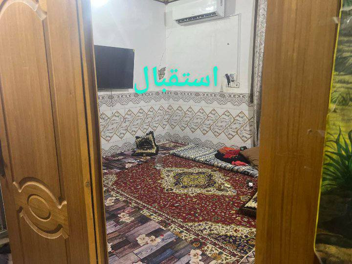 اللهم صلي على محمد وال محمد 
بيت للبيع زراعي 130متر مربع يحتوي البيت 
علئ غرفتين وصاله ومطبخ واستقبال وحمامات داخليه وخاارجيه بناء طابوق وصب كونكريت الاساس والسقف 
سقوف ثانويه الارضيه بورسلين ابو 60 متوفر ماء كهرباء مولد الشوارع تبليط سوق مدارس كلشي متوفر ومرقم من قبل البلديه والسند 25 السعرررر 57وبي مجال للشرائي يجي خاص ويدلل المكان النجف الاشرف شارع الصب عمود 321 
للاتصال والاستفسار عل رقم ***********
