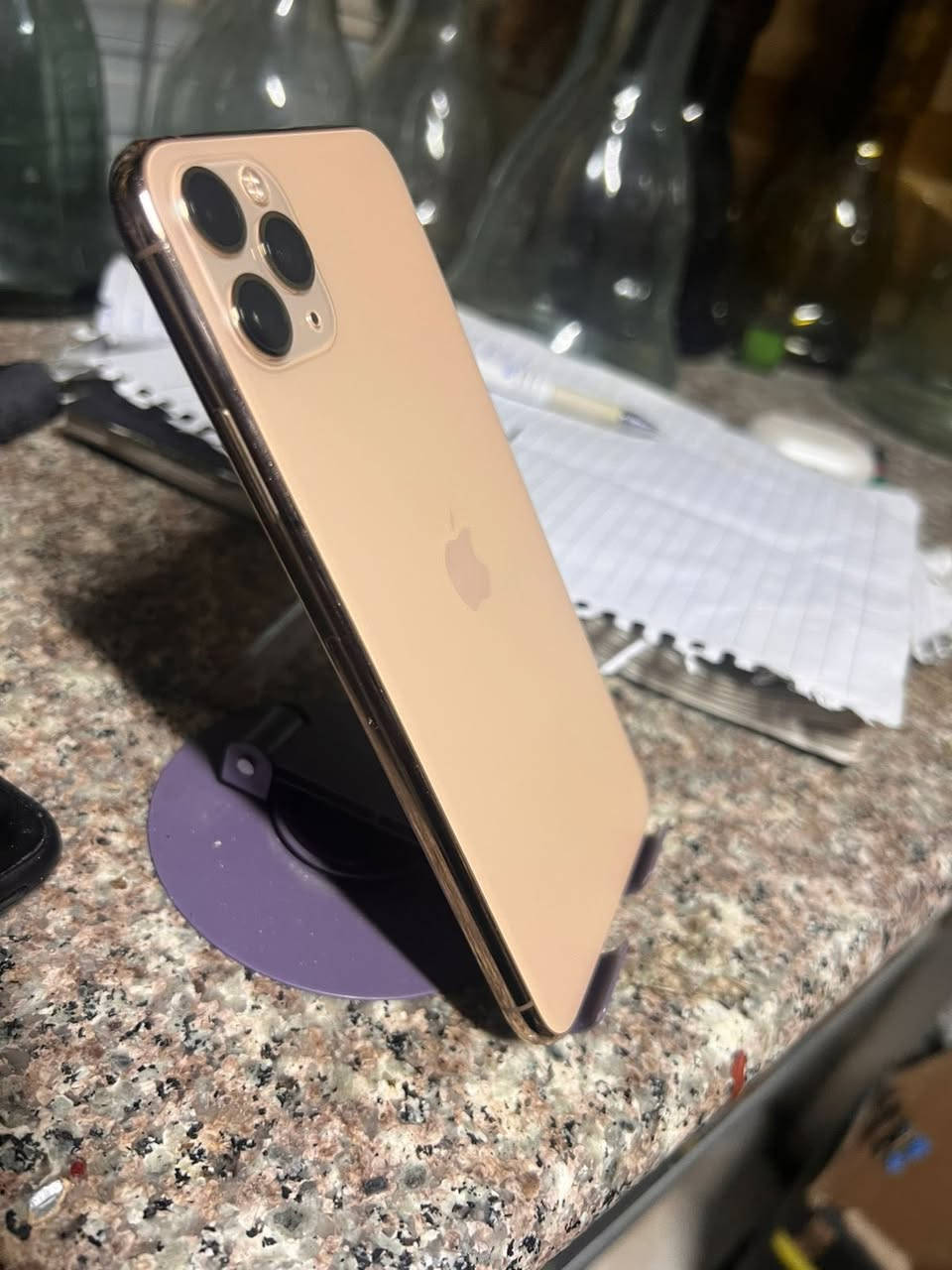 سلام عليكم 11برو ماكس نضافه 100بل100 كارتون وي***********وتساب مكان رميته
