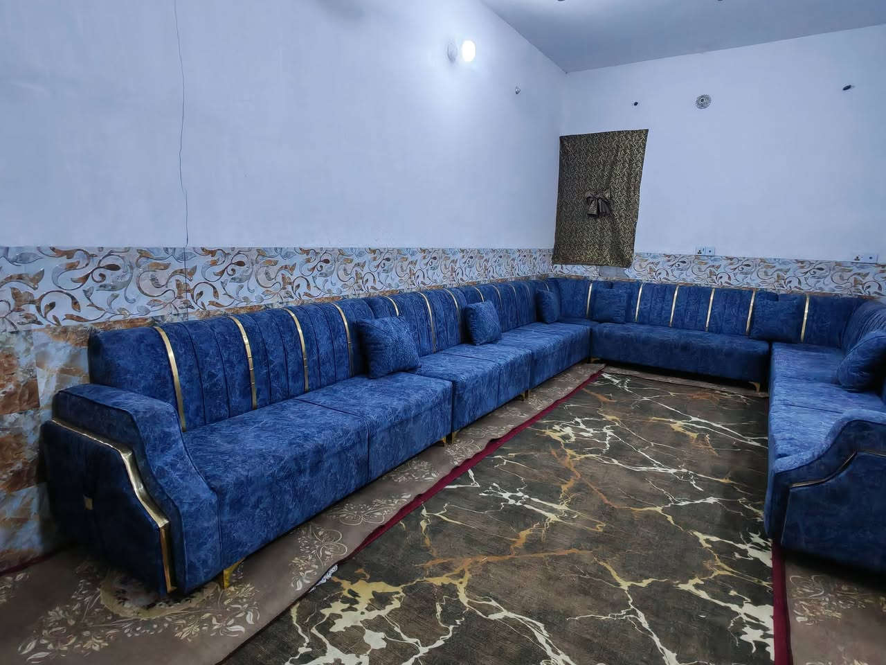 ديوان12 متر ونص تسكام  ثكيل كله بلوك أسود شرط أخو الجديد مابي اي ضرر السعر475 العنوان كربلاء بدايه الأمن الداخلي يوجد توصيل داخل كربلاء ***********
