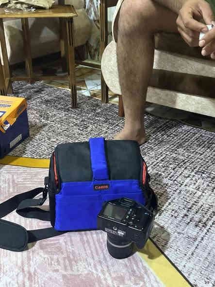 الكاميرا كانون Canon EOS، ومع عدسة Canon Zoom Lens EF-S 18-55mm f/3.5-5.6 II. العنوان البصرة بيع مستعجل كلش كلش وبسعر مناسب ***********
