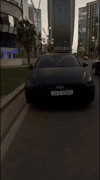 السلام عليكم  يولد بس انتبهو للكلام كله وتشلعون عيوني 
اول ماابدي بل سعر ١٥٧ ورقه وانه خادم مكاني بصره 
مكاني بصره حالياً السياره على وضع الفديوات بس اني نزلت الكم صورها قبل التغليف 

سوناتا 2023 بدون ايرباگ مكينه 2500  بغداد معوقين صور الضربه نشرتهن ماشيه 48 mi 
سياره ضربتها جاملق امامي وباب وشويه وحافه البنيد مرشوشه شويه كد شبر والباقي كفاله التكمه بيها تصليح لن جاي تشوفون ضربتها بس كلش حلوه ضربتها بدون ايرباك سياره مزوعه موصفات ماعده التنته السياره حالياً مغلفه فانتا بلاك بي ضمان خمس سنوات تريد اتشيله كلش طبيعي مغلفها علمود احافض عليها من الزلوغ سياره نجي للمواصفات 
شاشه بيانو 
كشن كهرباء 
تبريد تدفه استيرن 
خمس وضعيات قياده 
تدفئه كشنات 
قياده ذاتيه 
رادارات اماميه خلفيه 
وضعيه البارك 
حساس اذا كدامك او خلفك سياره تلزم بريك لوحدها 
درايف مود 
ECO
سيارت بلكارتون مكينه كير كفاله وباقي البدي كفاله من كلشي سياره تلف راسك وتنام رحت بيها لربيل وورجعت وضليت خمس ايام صرفت ١٣٥ الف وكله محسن سياره انسه الصرف تفويله دخلك بغداد ويبقه ربع بيها وشرط امشي بيها ٢٠٠ سياره مااحمدلك بيها بس جاهزه لل اخير طخم تاير حداديه لوك  بس هيه تحب المحسن اكون وياكم واضح بس ماتصرف التفويله بلداخل تبقى عدك سبوع اذا اقل السبوع اني خسار سياره كلش حلوه مكاني بصره كرمه علي ***********وتكونون صاحبين فضل عليه اذا تتصلون وره ١٢ ضهر لن راح انام😂
