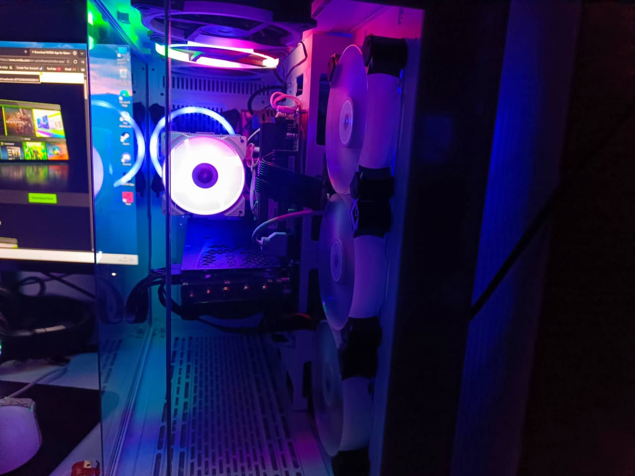 كيس فقط بمواصفات راقيه تجي تفحص وتاخذ مكاني بغداد المحموديه 
 cpu . ci5 12400f 
Cpu fan . مبرد غازي ابو الشاشه 
Gpu . rtx 3070 evga 3 Fan 8gb  
ram . laxer (8x2) 16 gb 3200 Hz ddr4
m.b . Msi b660 pro wifi 4 منافذ رامات
powr . 650 w 
Hdd .1Tb
Ssd . 500gb


**إذا كنت صاحب هذا الإعلان وتريد حذفه لأي سبب، رجاءا أرسل رسالة إلى الدعم الفني**