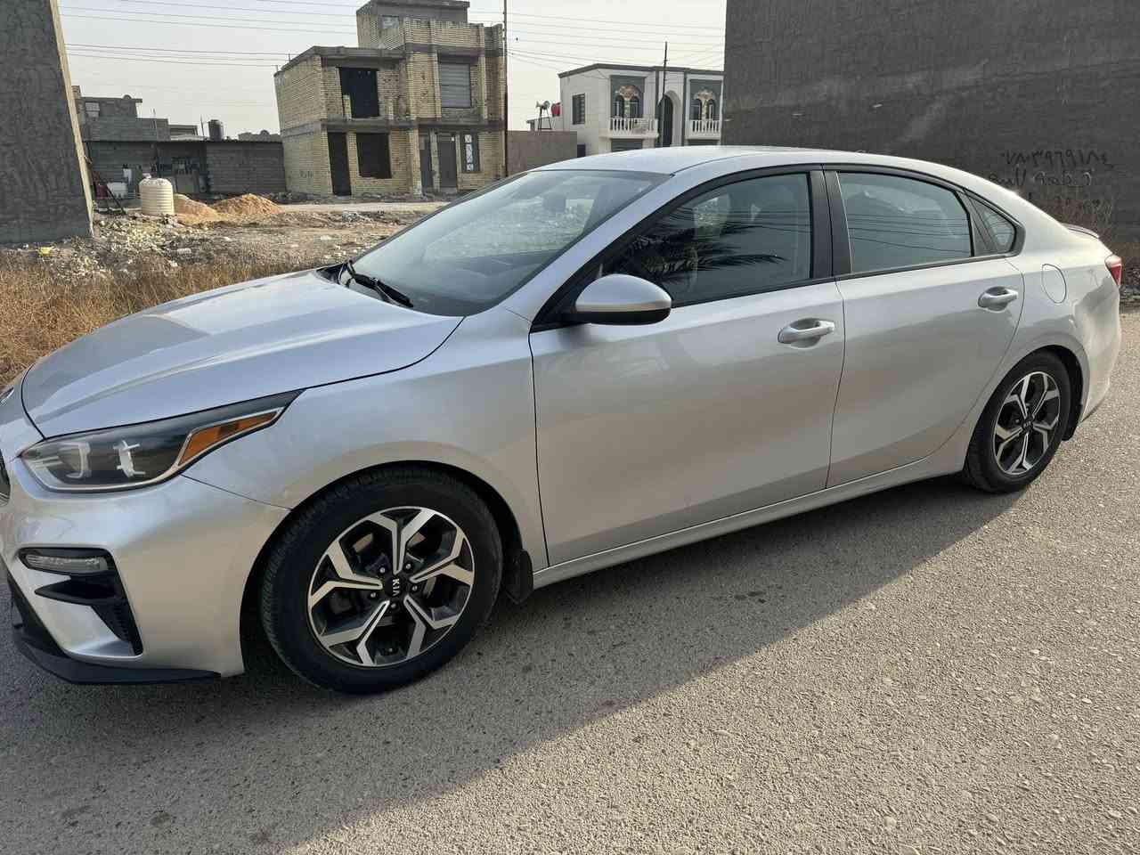 السلام عليكم كيا فورتي للبيع موديل 21 سياره خير من الله تخم تاير جديد كير ايتي مكينه 2000تبريد ثلج قبل شهر بدلتله منضومه كامله السياره بيهه 2 قطع بنيد وجاملغ من امريكه رقم بغداد تحويل ثاني يوم حداديه خير من الله رقم الاستفسار ***********مكان دوره
