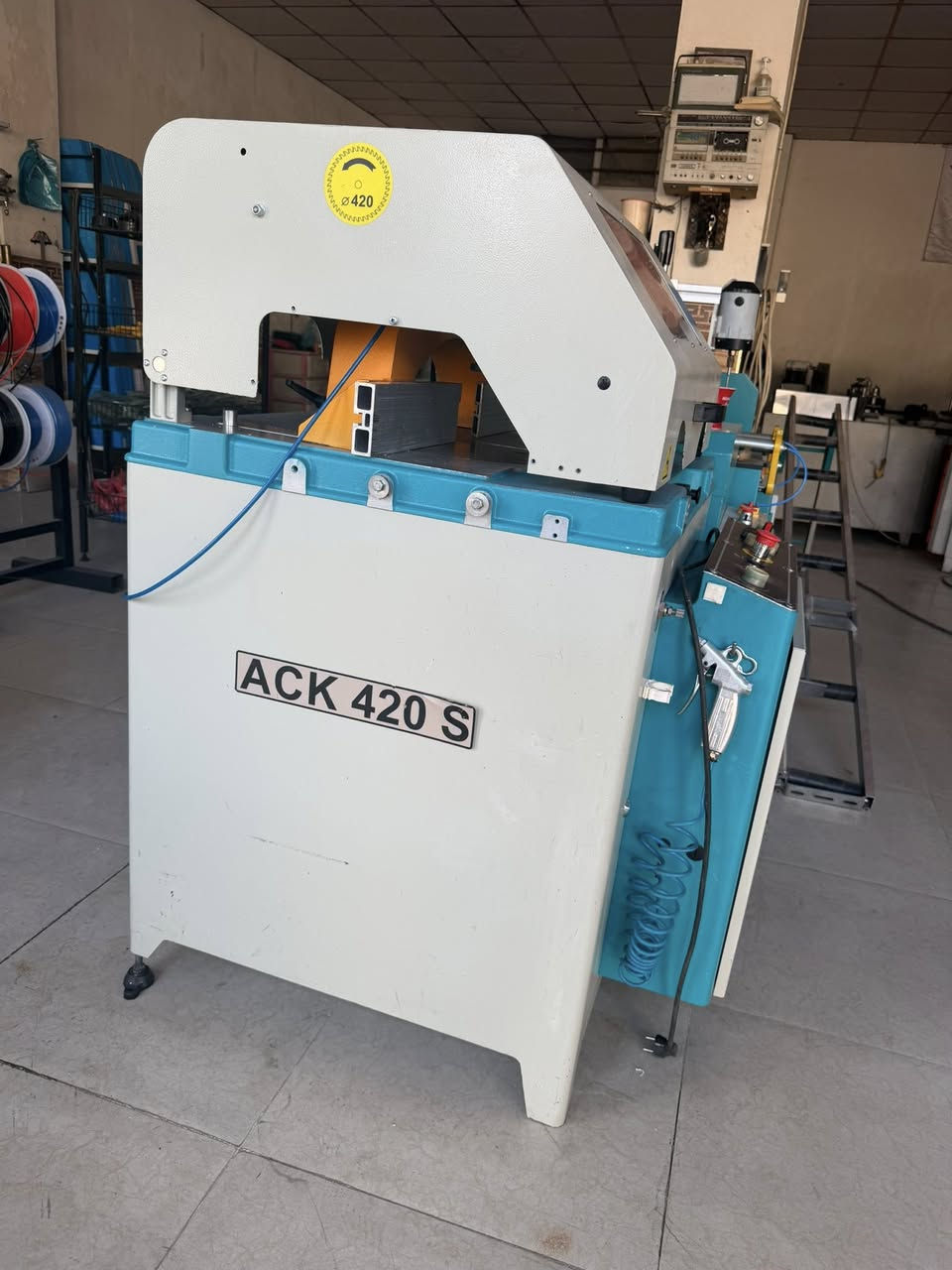 قاطعه ماركه يلمز 
للبيع سنكل فيس 
نسبه نظافه ‎%‎90
مكان كركوك حي نصر 
اي استفسار خابر 
***********
***********
