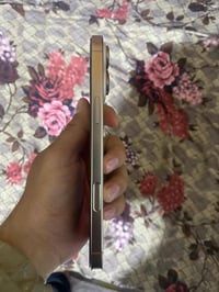 عندي آيفون 16 برو ماكس ذاكرة 256 بطارية 93   كرتونه وياه الجهاز مامفتو...