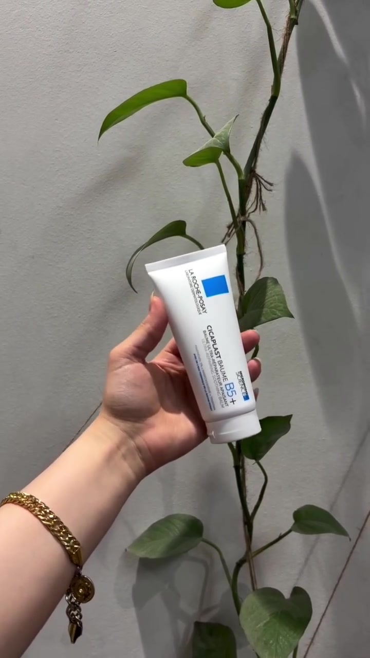 لاروش مرممالاصدار الجديدCICAPLAST_BAUME_B5كريم سيكا بلاست من لاروش بوزيه الفرنسيه 11لإصلاح وتهدئة وحماية البشرة من(التهيج ، التشقق ،البقع الخشنة ).لترميم البشرة وحمايتها من الجفاف ما بعد الليزر وبعد التقشير. بعد الديرما بن او ديرما رولر مناسبة جداً للبشرة الحساسةسعر القطعة 14,000


**إذا كنت صاحب هذا الإعلان وتريد حذفه لأي سبب، رجاءا أرسل رسالة إلى الدعم الفني**