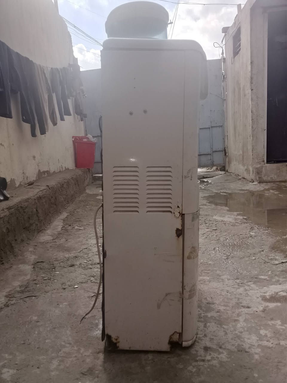 السلام عليكم  ثلاجات ماي  شغلات اثنينهان  واحد تعبانه واحد نضيف  للبيع  ادفع سعر  بس لاتكسر بيهان  هاذا راقم ***********
