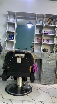 كرسي شبح ٣ • ميز مع فاترينه ٩٠% • مدينه الصدر