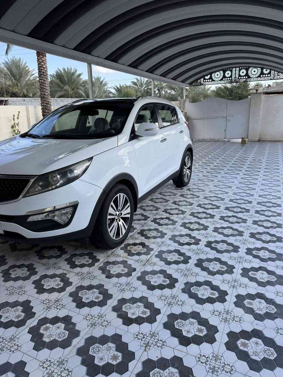 كيا سبورتج خليجي 2015((كفالة))
فول موصفات(( 4بصمات+بنروما+كشن كهرباء +اشاير بالمري +لد امامي+كامرا وحساس))
حجم المكينة 2000 ميكانيك كله مكفول 
رقم بغداد سنوية وهزة ورقام جديد 
((لاشخوط ولابارد))
***********/بعقوبة
