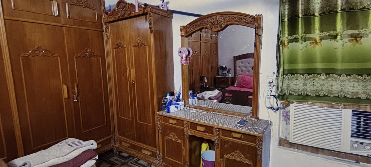 عندي غرفه  حطاطه مستعملة قليله ونظيفة جدا للبيع *********** واتساب
