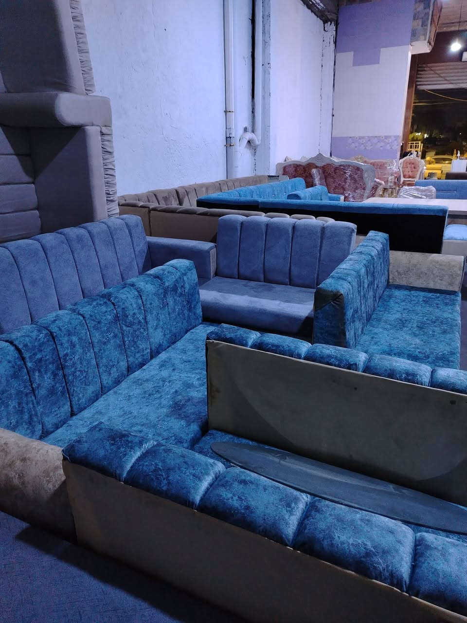 يوجد لدينا طباخات غسالات ثلاجات برادات قنفات الأسعار جدا مناسبه مستعمل وجديد
العنوان بغداد الطالبيه شارع زويني مقابل علوه زويني معرض اثاث السليمانيه 
للتوصل عبر الرقم ***********
