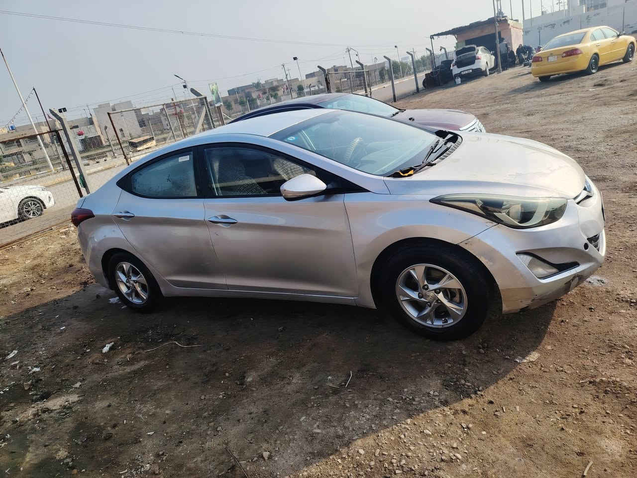 السلام عليكم
 النترا ١٦ خليجي
 مثنى باسمي 
تخم تاير جديد
حداديه جديده
كامره شاشه
ضربته ٣قطع
السعر ١٠٠ وبيه مجال 
باقي التفاصيل الاتصال ***********
