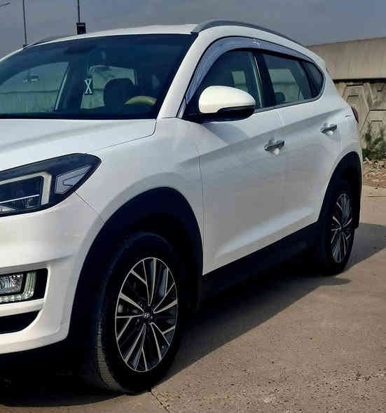 من رخصت مدير الكروب المحترم السلام عليكم توسان  ٢٠٢٠ وارد خليجي شركه الكاصد نص فول داخل عسلي كراسي كهرباء تحكم استيرن جهتين سايد بريك بالرجل السياره ماشيه   ١٠٠ الف رقم بغداد  السعر   ١٨٥  بيهه مجال الاتصال   *********** مكان بغداد
