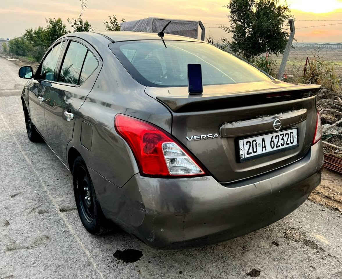 نيسان فيرسا ٢٠١٣
وارد أمريكي نقص بس دعامية 
حادثها بجم من امريكا ومسوي 
حدادية صدر قبل شهرين مبدلة 
كير مكينة خير من الله سيارة جاهزة مال بيت ومرتبة بيها نقوصات قليلة كلش العنوان بغداد
السعر ٧٨ وبيها مجال بسيط حك الجية صاحبها موجود تحويل مباشر  
غير متواجد على الفيس 
رقم الهاتف :*********** ابو زينب // مكلف بل منشور
