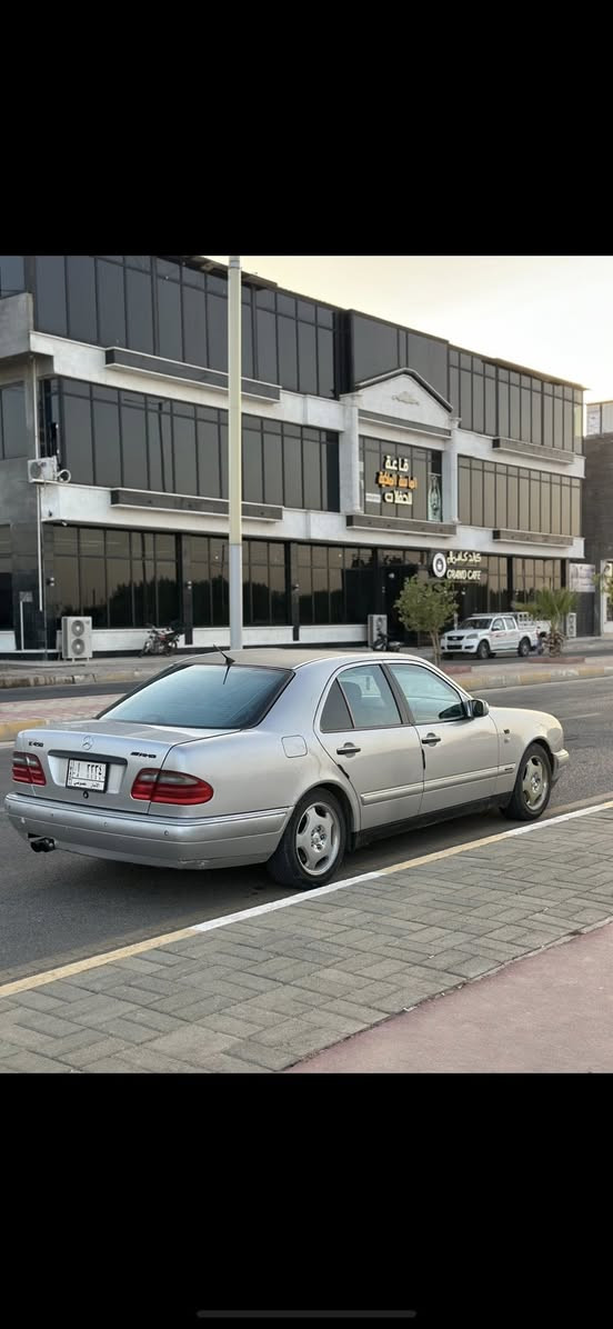 سلام عليكم مرسيدس ام عيون e430 V8وارد يابان 
موديل 98 مسجله 2002 قرار 48 السياره أصوليه شرط التحويل 
السياره بعدها جديده صبغ الوكاله كير محرك اكسل كله جديد ومكفول 
بيها نقوصات بسيطه تذكر للشراي 
عليها غرامه 700 الف يدفعها المشتري 
السعر 95 ورقه
*********** واتساب متواجد
