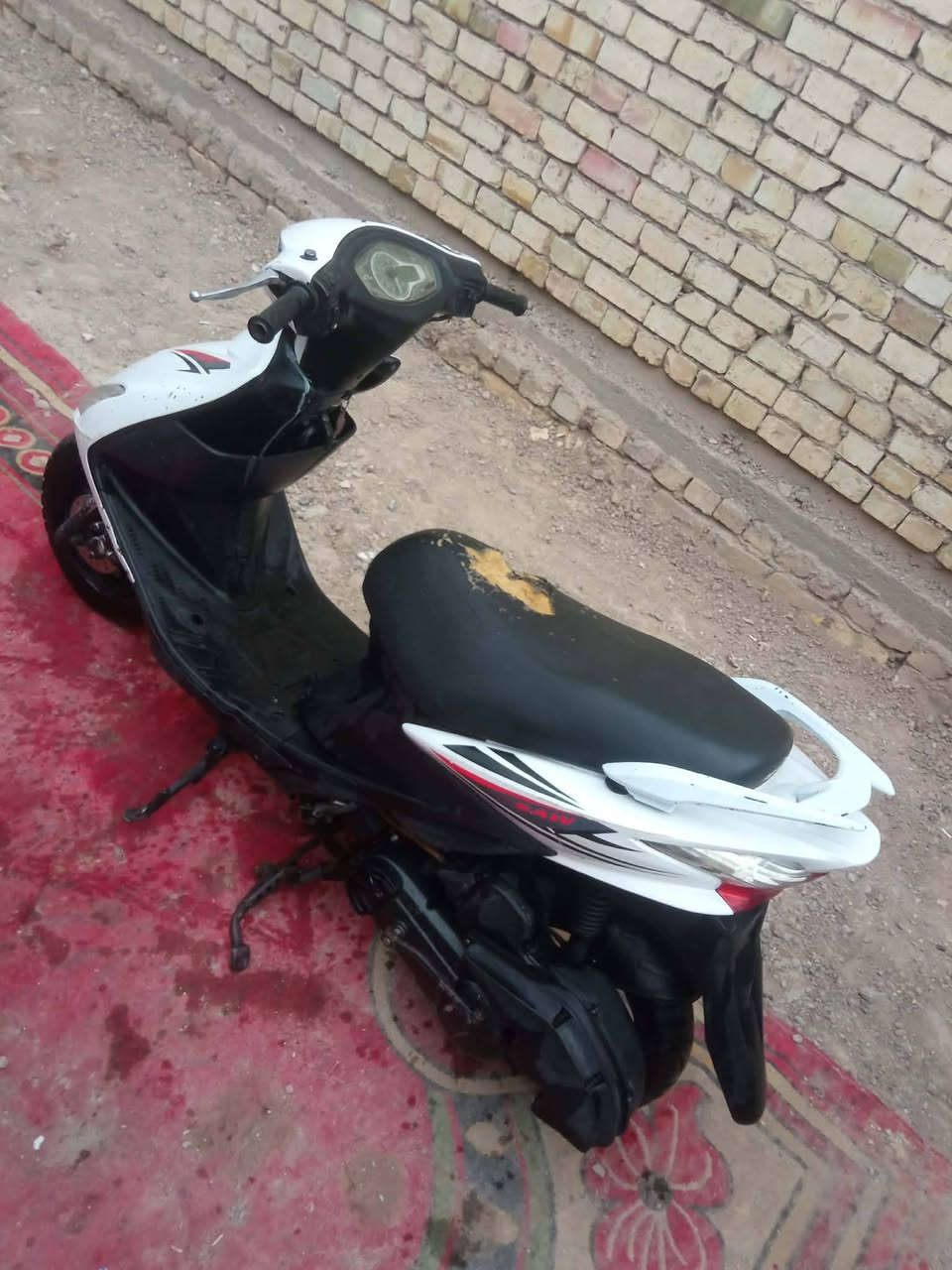 دراجه للبيع متروكه بس شغاله كهربائيات كلها شغاله ابيع كوم حديد مكان الرشاد قرب فلكه حي النصر السعر 200وبيها مجال بسيط
***********واتساب
