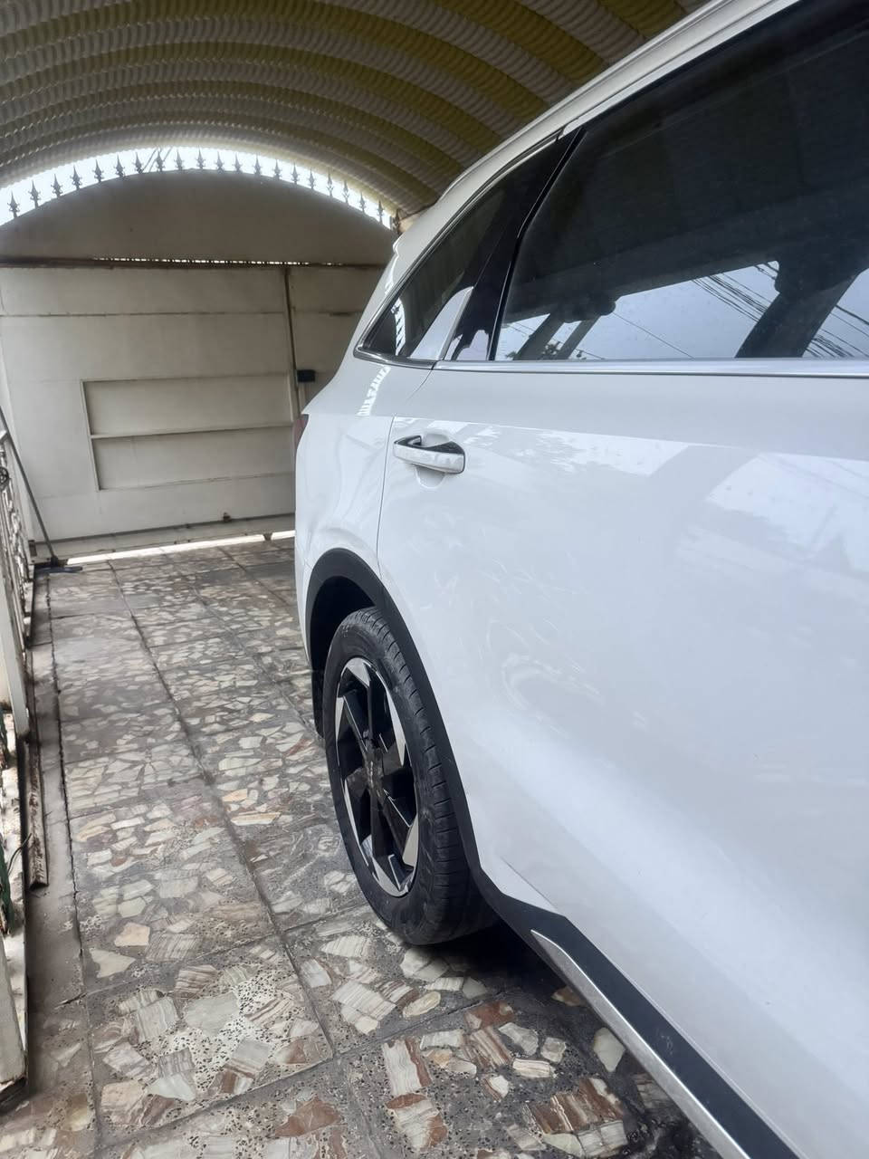 السلام عليكم 
سورنتو للبيع موديل ٢٤  رقم اربيل  ماشيه  49000 الف مثل مموضح بالصورة  سيارة بيها ملاحظات دحجة بابين وجاملغ   باقي ما معدلة و باقي سيارة على وضع الشركة  مكاني نجف گير ماوس كشنين كهرباء  سبعه راكب انضمه قيادة ستة سلندر ….


**إذا كنت صاحب هذا الإعلان وتريد حذفه لأي سبب، رجاءا أرسل رسالة إلى الدعم الفني**