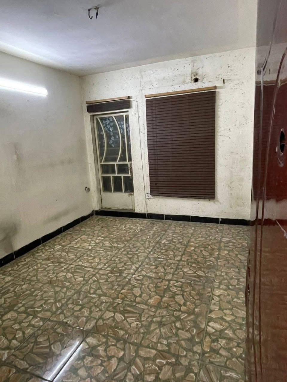 للايجار في السيديه 
دار سكني مساحه 50 متر يتكون 

من صاله مطبخ خدمات غرفه نوم 

سعره 500 الف قفله قفله 

مطلوب عائله مرتبه سكن سيديه 

للاستفسار 

***********

***********
