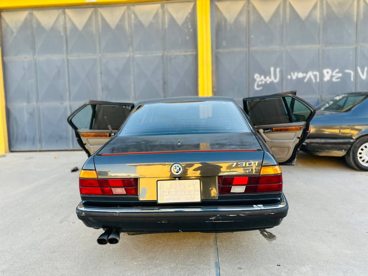 السلام عليكم
للبيع BMW 730 
السيارة تخبل ماناقصها اي شي 
رقم نينيوى كوبون بيها وتحويل بشرط 
تبريدها ثلج مابيها اي نقوصات 
السعر 50 وبيها مجال 
مكان السيارة دهوك 
***********
