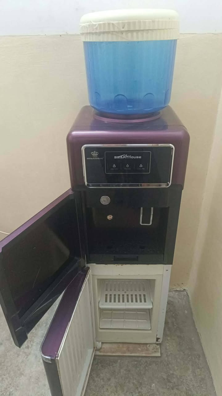 براد للبيع السعر 100بيه مجال 
***********

