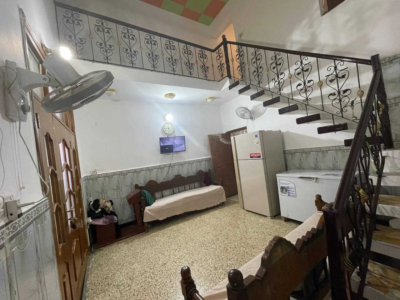 السلام عليكم
بيت 100م الثعالبة الشارع التجاري 5x20
منطقة العشر الاف (طابو ملك صرف)
بالشارع النافد الثاني /قرب طرشي الكناني سابقاً
المنطقة كاملة 
🏭 ماء / مجاري/ تبليط
🏛️مدارس حكومية وأهلية
🏨مستوصف 
🏚️سوق كبير
🎢 قريب على الشارع الرئيسي (شعب - حسينية )
المنطقة تبليط جديد 

يحتوي :-
🏠 طابقين

1️⃣ الطابق الاول 
⭕️طرمة وحمام
⭕️استقبال
⭕️هول وسط 
⭕️مطبخ
⭕️حمام داخلي
⭕️غرفة

2️⃣الطابق الثاني
⭕️2 غرف نوم
⭕️حمام 

3️⃣الطابق الثالث
⭕️2 سطح شتايكر 
⭕️بيتونة كبيرة على سطحين

👇البيت عالي عن الشارع
👇منظومة كاميرات 🎥 
👇سقوف ثانوي 
👇سخان وخزان ماء وماطور الماء
👇غير معروض عند اي دلال البيع مباشر مني

البيت بحالة جيدة جداً
موقع مميز على شارع تجاري
البيت أجمل من الفديو
السعر 155 مليون
⭕️ نعتذر عن البيع بالقسط او عن طريق المبادرة
للاستفسار 
***********
***********
